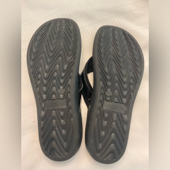 Megnya Flip Flops - Picture 3 of 6